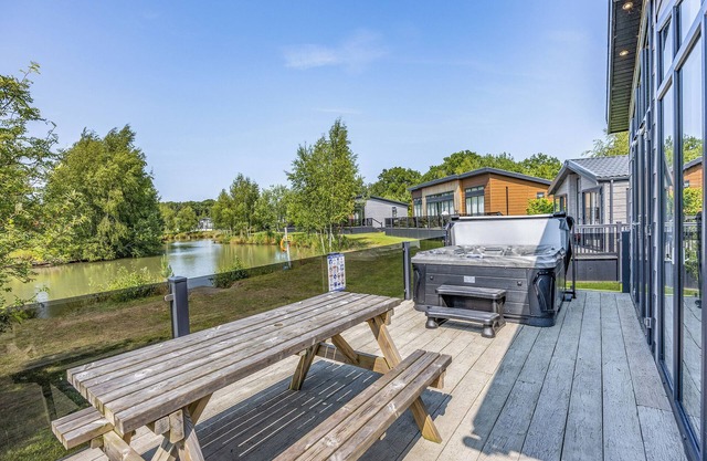 Luxury new Lakeside lodge with spacious and open plan living and kitchen area.