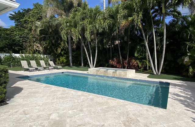 LUXURY OASIS WITH HEATED POOL & SPA NEAR DOWNTOWN DELRAY & THE BEACH