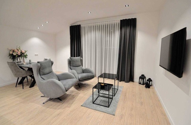 Luxury one bedroom apartment, Balcony, AirCond, WiFi, fully equipped kitchen