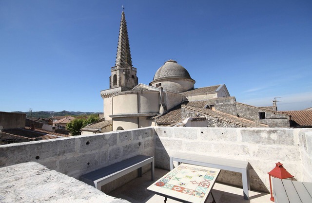 Luxury penthouse apartment in centre of St Rémy with amazing views from terrace