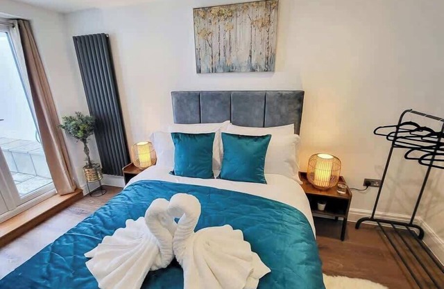 Luxury pad centrally located near Brighton Station