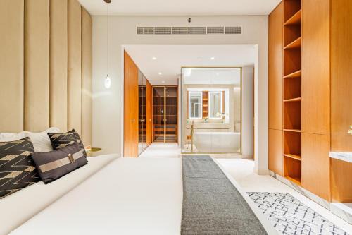 Luxury Palm Escape & Elegant 2BR with Balconies