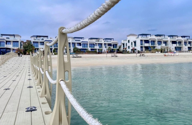 Luxury Palm Villa with Rooftop Garden, Pool, Beach
