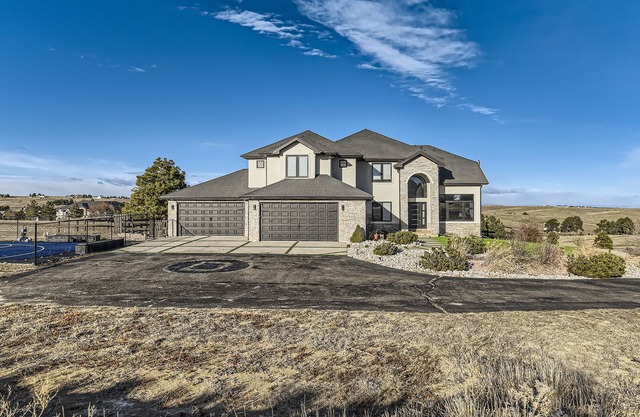Luxury Parker Mansion w/Bar, B-Ball & Hot Tub