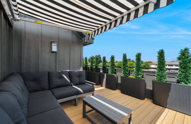Luxury Pearl District Townhome- Walk to Dining & Riverwalk- CASA B