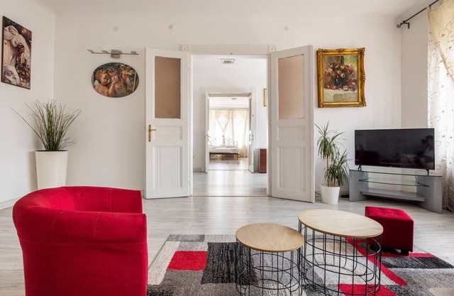 Luxury Penthouse close metro and tram 2
