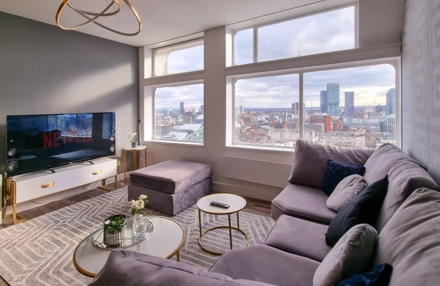 Luxury Penthouse,Great location,23rd floor views