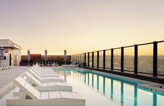 Luxury penthouse in enchanting Denver with bar, gym, pool, sauna & more