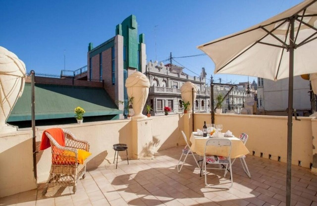 Luxury penthouse Plaza Ayuntamiento. Terrace with barbecue and solarium