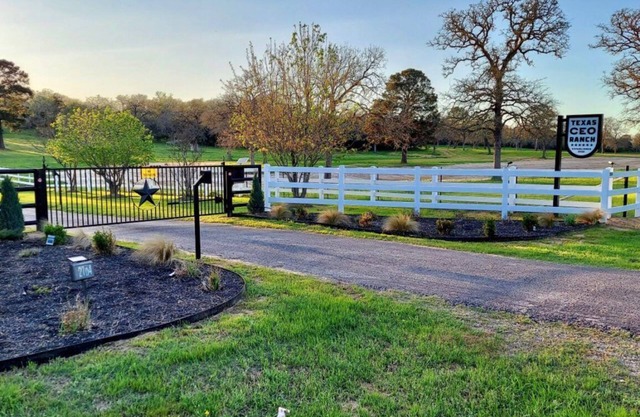 Luxury Ranch Retreat with Pool, Hike & Bike Trails & Golf-Close to COTA & Austin