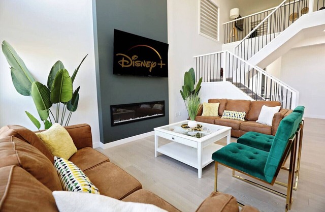 Luxury Retreat With A/C|Fireplace|Garage|Disney+