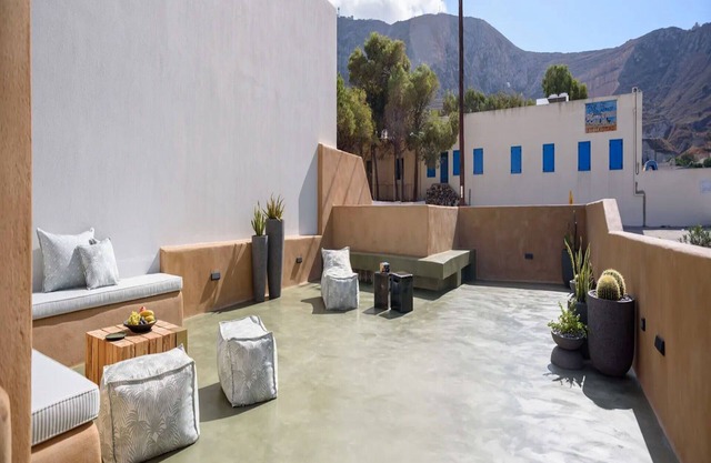 Luxury Santorini Villa | Potamos Luxury House | 2 Bedrooms | Private Heated.