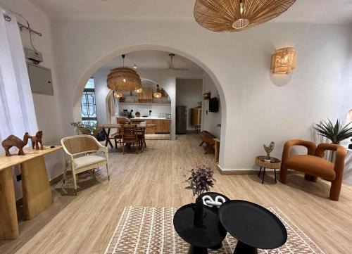 Luxury Satvik Stay Room near Ganges with Positive Vibes