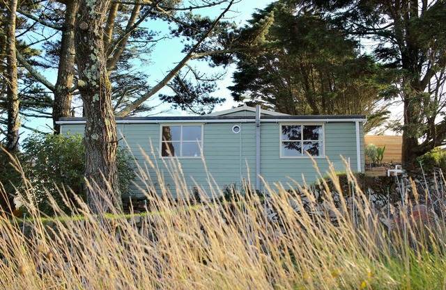 Luxury Scandi Cabin On A Hill, With Stunning Views Across Cornwall >NEAR ST IVES