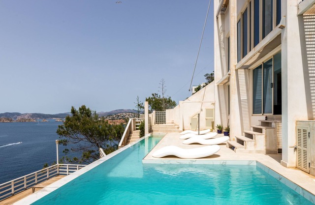 Luxury Seafront VIP Villa With Infinity Pool