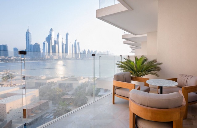 Luxury Sea View Apt in FIVE Resort on The Palm