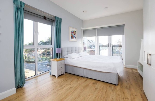 Luxury Seaview 2BR Apartment in South Dublin, 15 min walk to the sea
