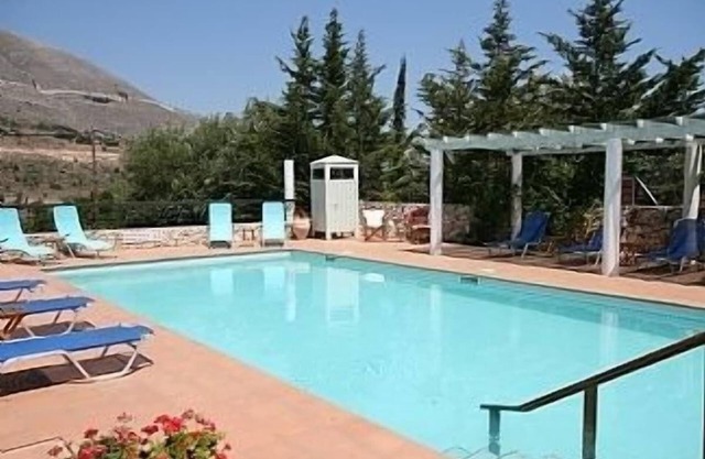Luxury semi-detached Villa Agia Efimia,No car rental necessary,Shared large pool