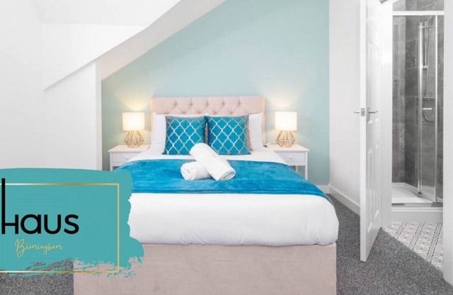 Luxury Six Double Bedroom Apartment - En Suites