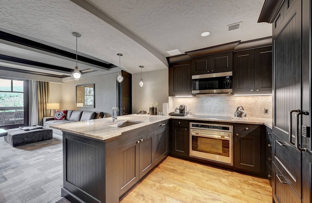 Luxury Ski in and out Residence @Ritz-Carlton with Balcony