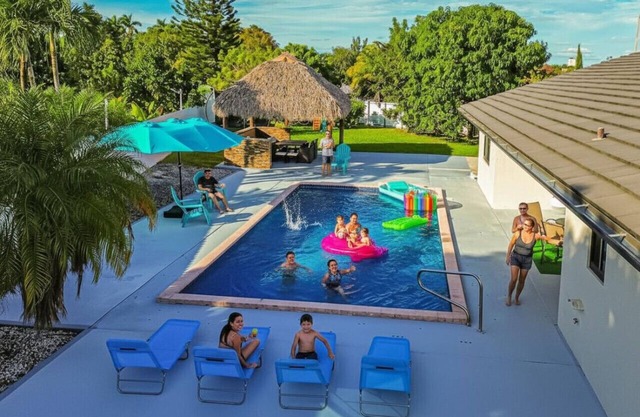 Luxury & Spacious/Large pool/BBQ/Game room/Pool