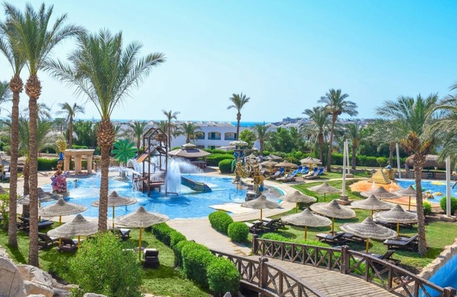 Luxury Stay Just Steps from Naama Bay l Spa Days, Kids Club & Waterparks