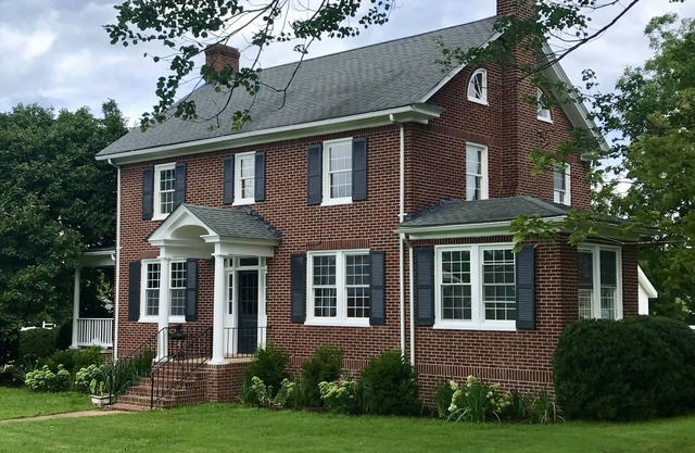 Luxury Stay on Flower Farm by Wineries Near Charlottesville-Pet-Friendly