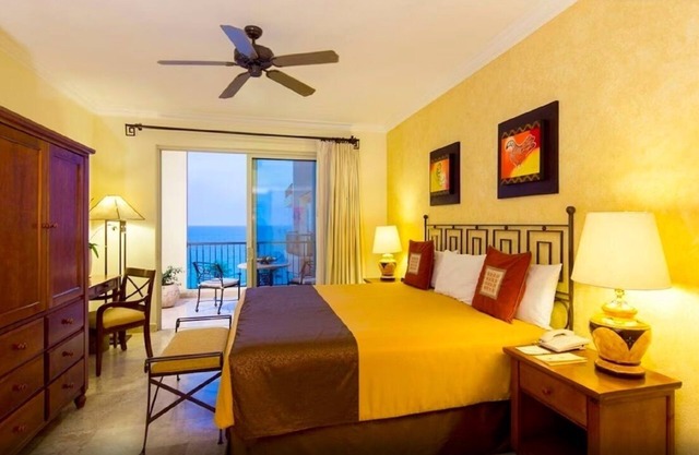 Luxury Studio apt. ocean/pool view! Whale watching! Cabo San Lucas