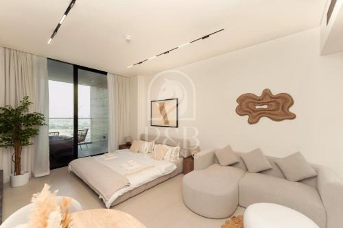 Luxury Studio with Canal Views Trillionaire Residences