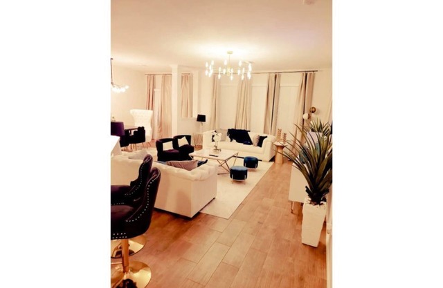 Luxury & Stylish Duplex Suite With Free Parking