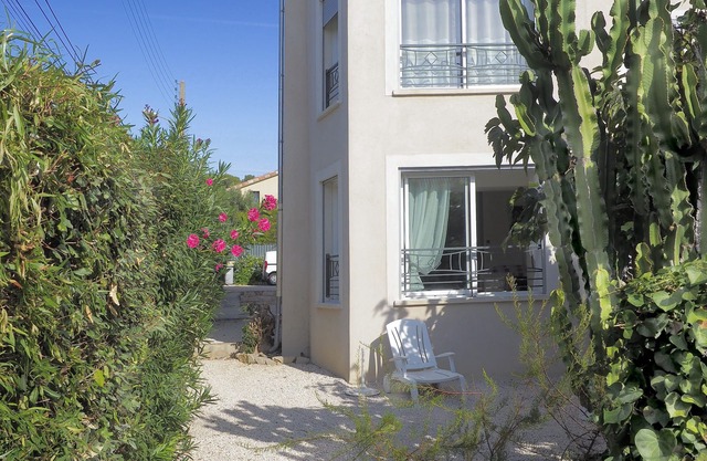 LUXURY T3 WITH GARAGE 150m FROM THE PORT