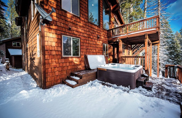 Luxury Tahoe 5BR with Hot Tub. Near Sunnyside!