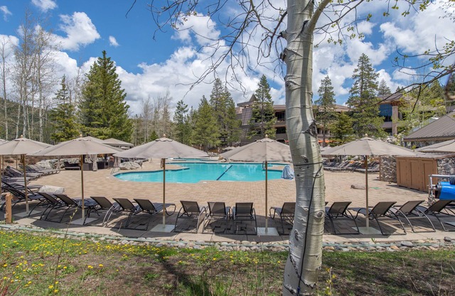 Luxury Tahoe Everline Resort & Spa: Swimming Pools, Hot Tubs, Saunas, Golf & Spa