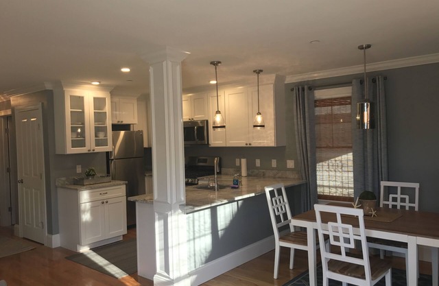 Luxury Thames St condo- Superior 2 Bdrm/2 Bath free parking