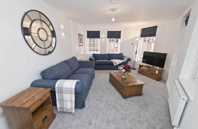 LUXURY TOWN CENTRE 2 BEDROOM APARTMENT