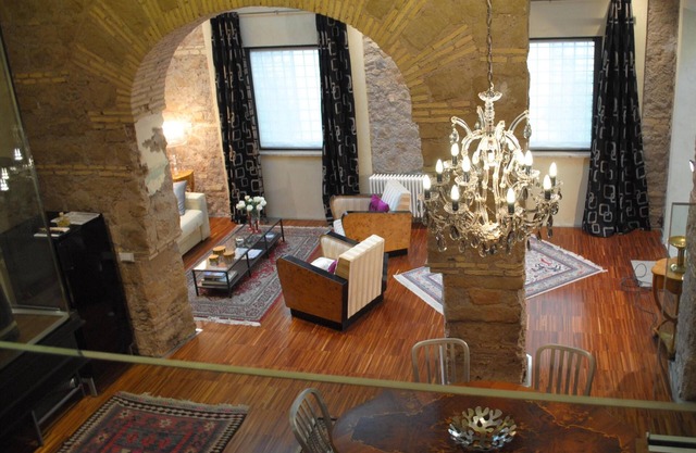 Luxury Town Loft. Great bars & restaurants 5 stars reviews