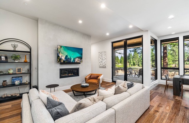 Luxury Townhome | Available for the Holidays!