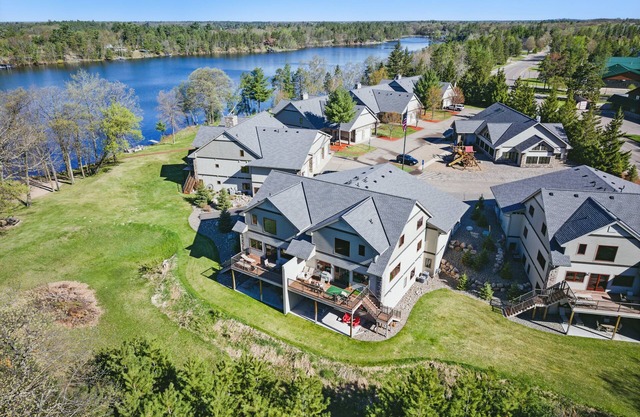 Luxury Townhome|Heart of Crosslake|Beach and Pool