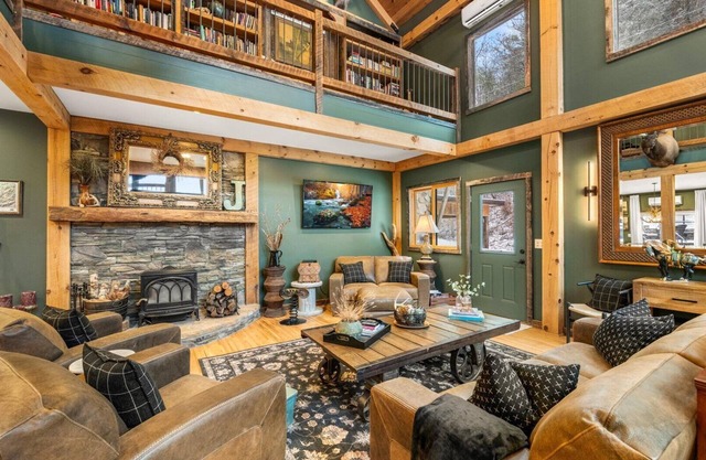Luxury Townsend Lodge w/Mtn Views-Hot Tub-Fire Pit