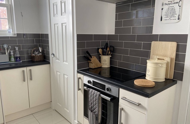 Luxury Two Bedroom Apartment with Sea View and Parking