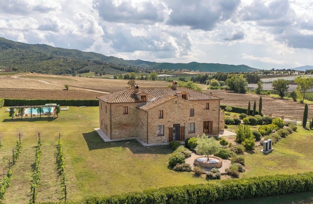 Luxury Umbrian Villa with Vineyard - Authentic Italian Country Estate Experience