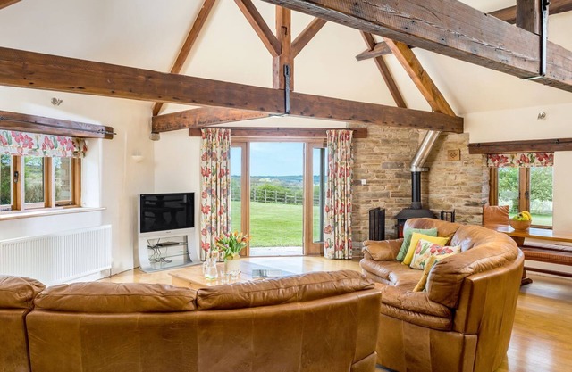 Luxury unique 4 bed barn sleeping 8 with stunning rural views near Padstow