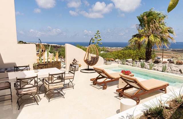 Luxury Villa 3 Bedrooms with Outdoor Jetted Pool and Sea & Sunset View