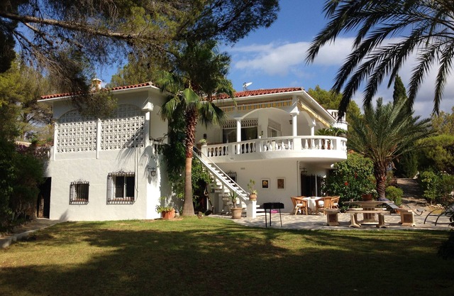 Luxury villa for 6/8 people.