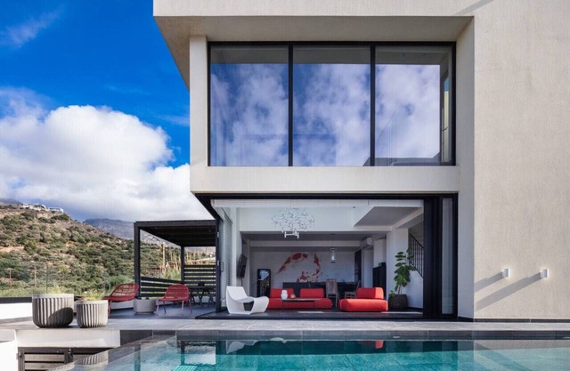 Luxury Villa w BBQ, Pool & Steps to the Beach