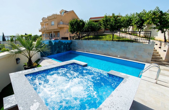 Luxury villa Imperial - with the vineyard views and pool