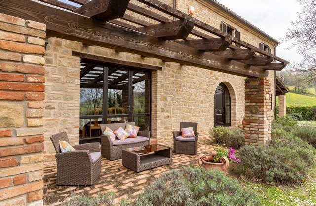 Luxury Villa with Pool, Stunning Location