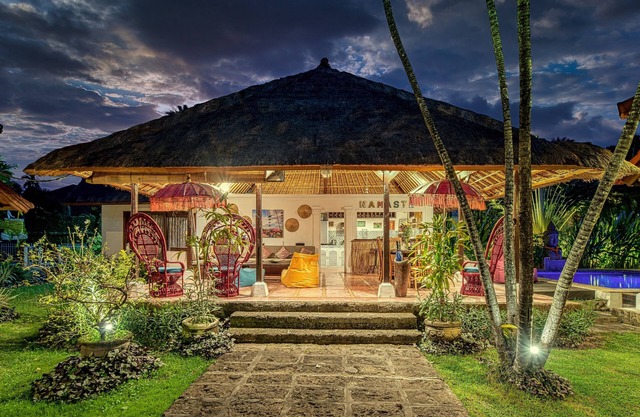 LUXURY Villa La plancha BEACH, 200m to the Beach, Heart of Seminyak, 300m