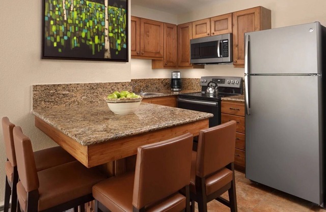 Luxury villa w/full kitchen, firepits, multiple hot tubs; world class skiing.