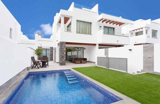 Luxury Villa with Pool and air conditioning